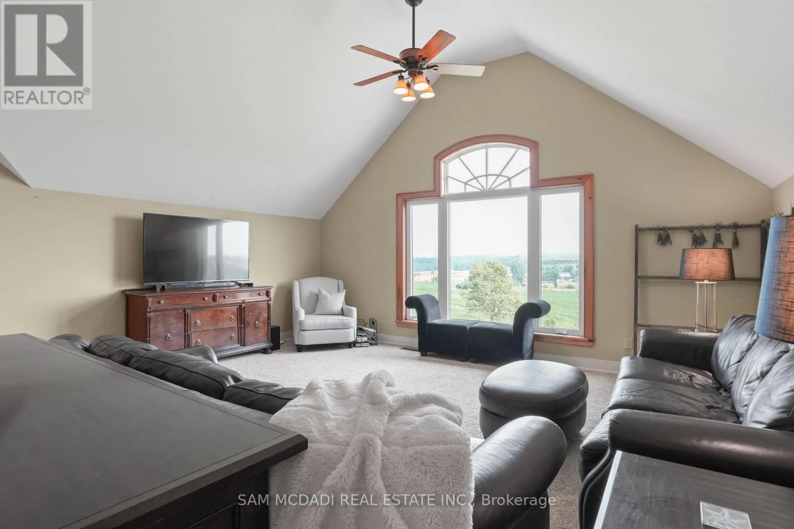 12 - 137122 GREY ROAD