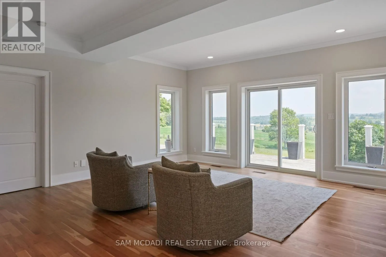 12 - 137122 GREY ROAD