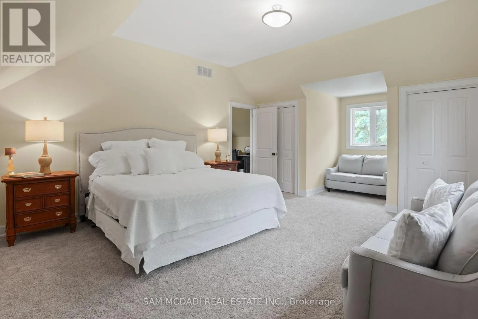 12 - 137122 GREY ROAD