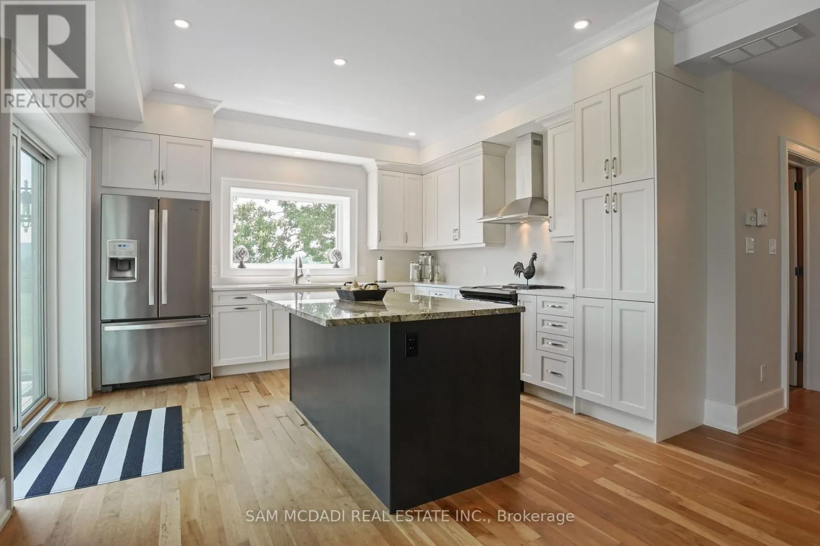 12 - 137122 GREY ROAD