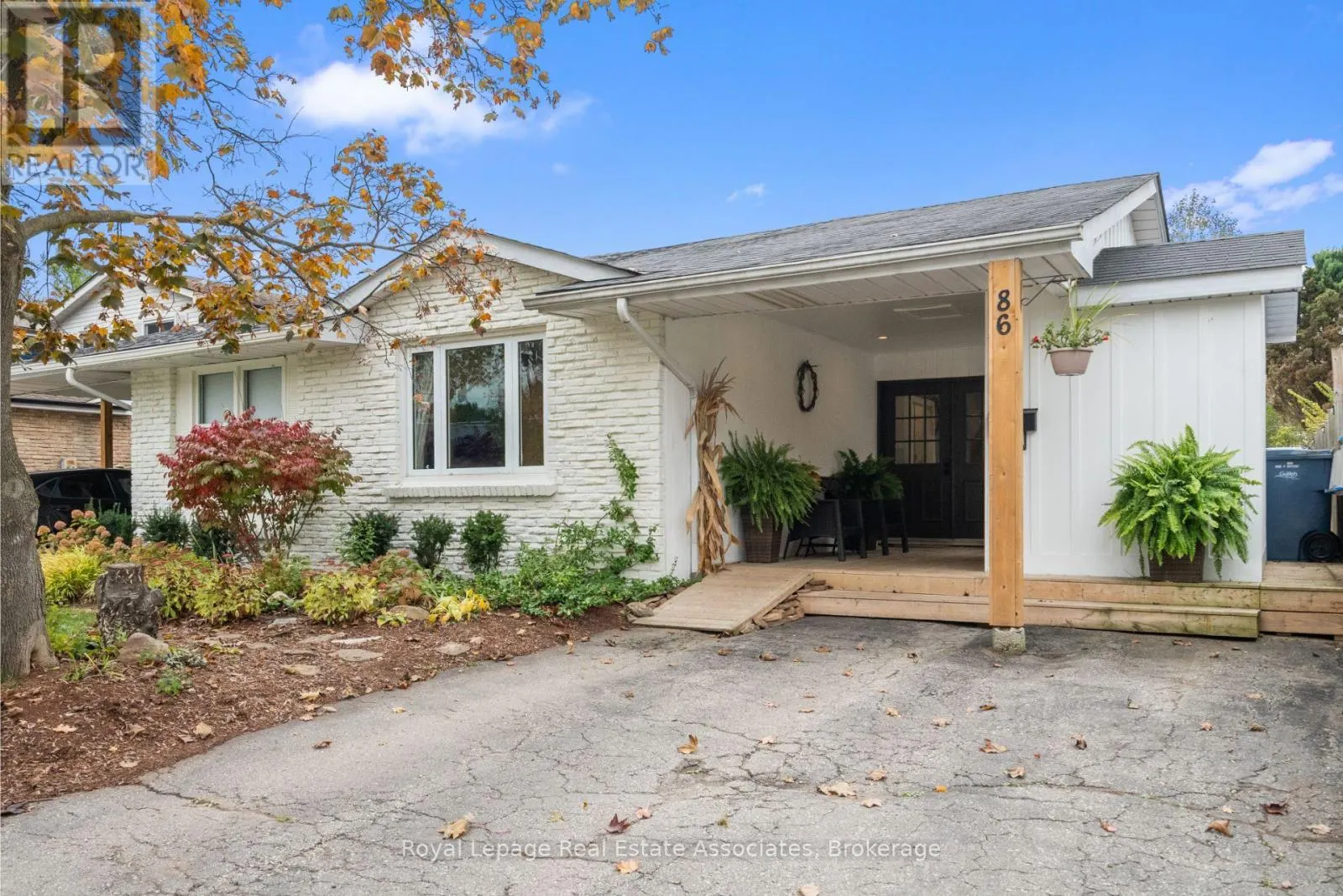 86 QUEENSDALE CRESCENT