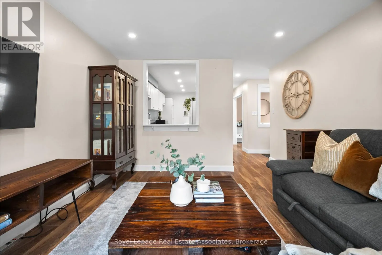 86 QUEENSDALE CRESCENT