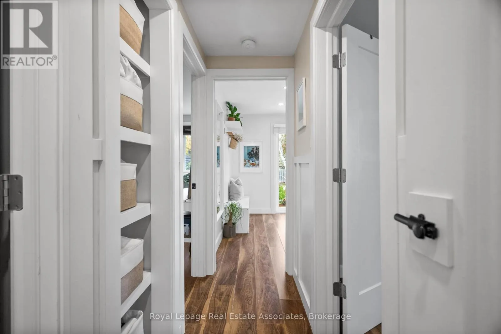 86 QUEENSDALE CRESCENT