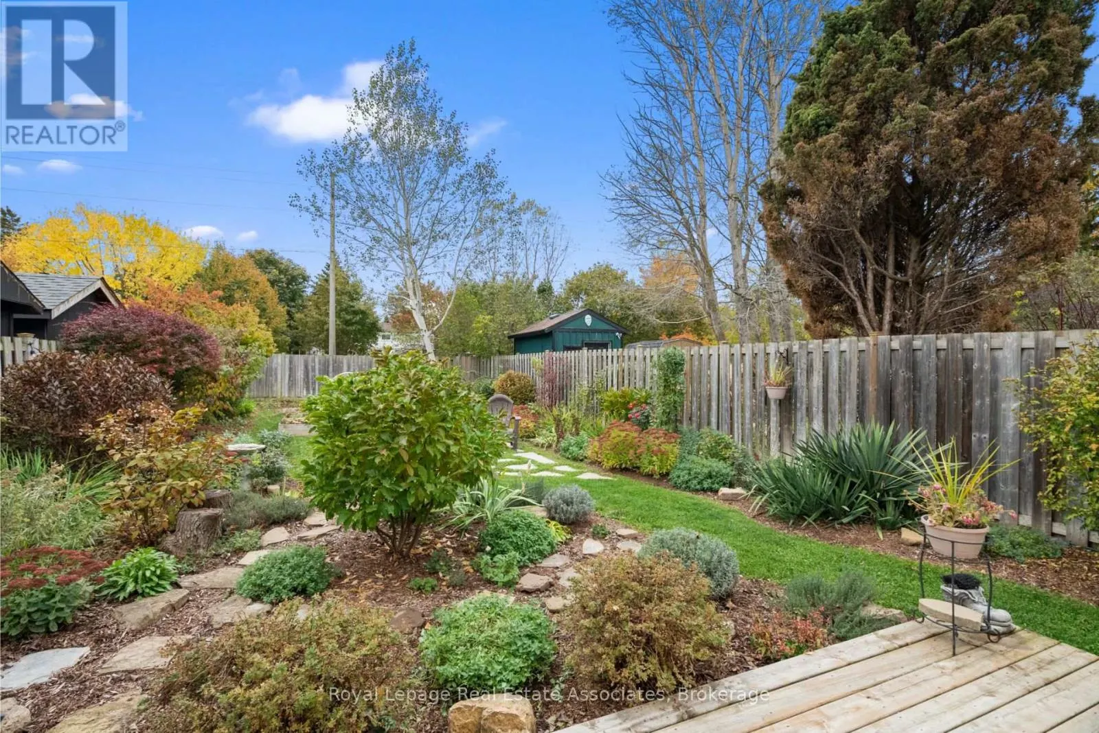 86 QUEENSDALE CRESCENT