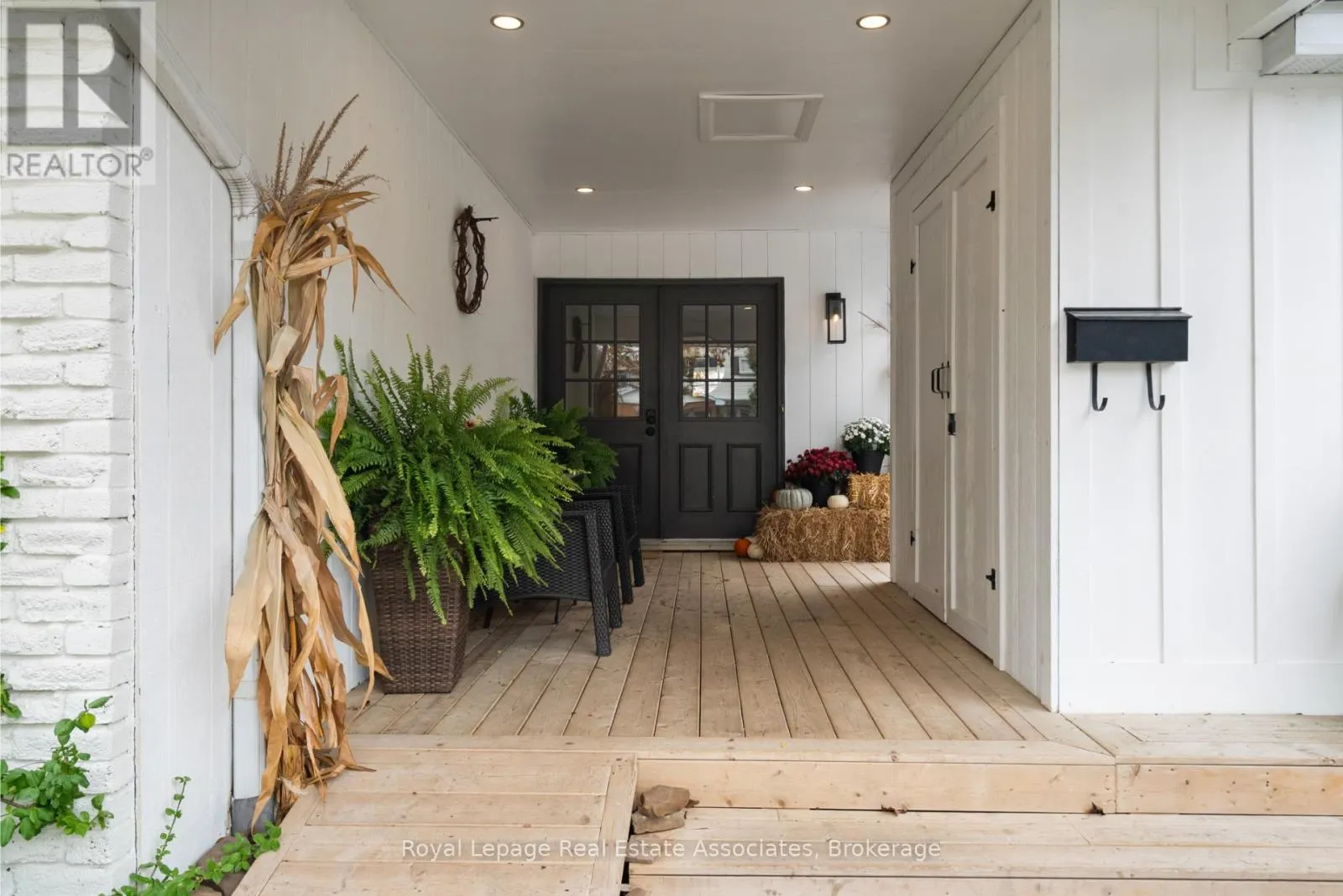 86 QUEENSDALE CRESCENT