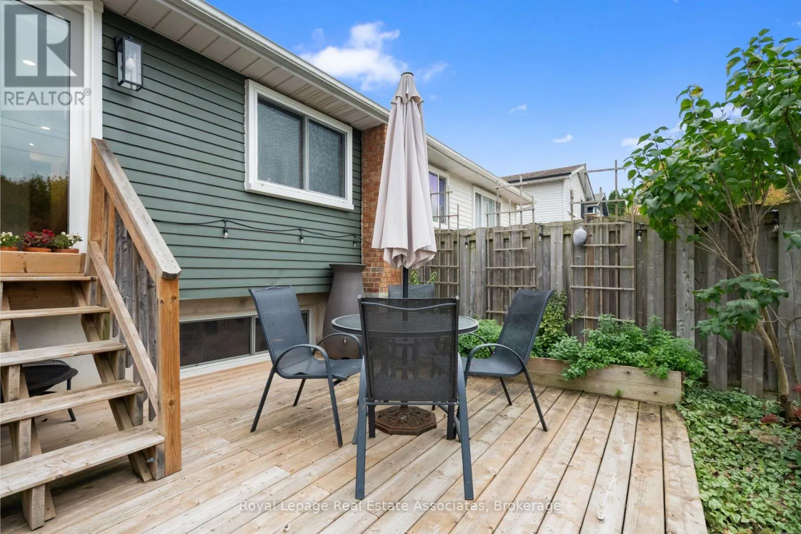 86 QUEENSDALE CRESCENT