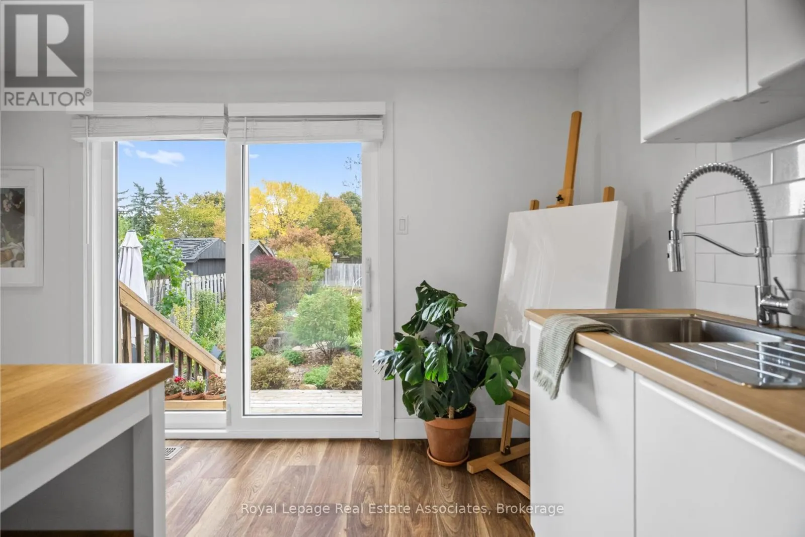 86 QUEENSDALE CRESCENT