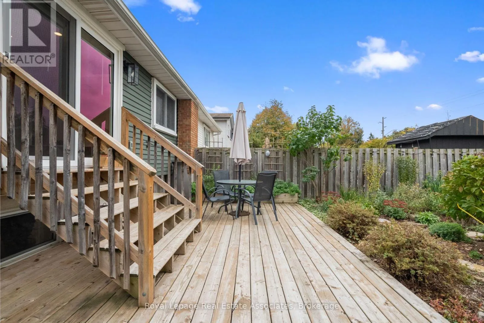 86 QUEENSDALE CRESCENT