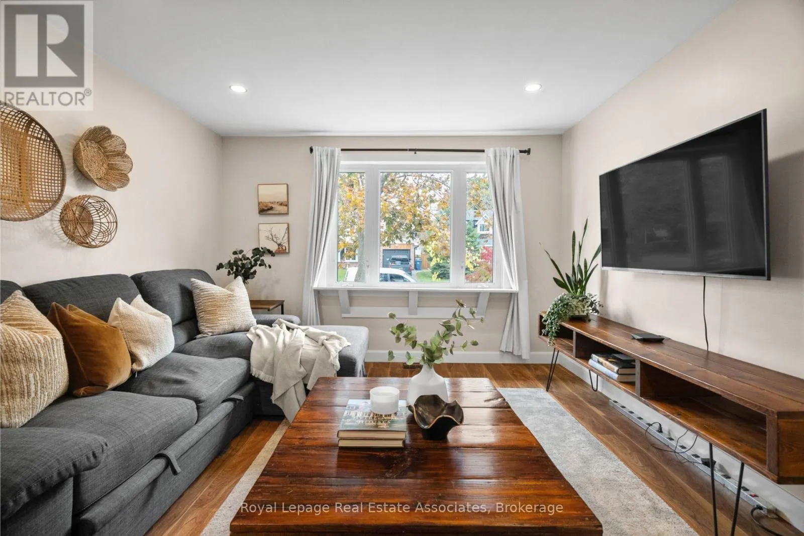 86 QUEENSDALE CRESCENT