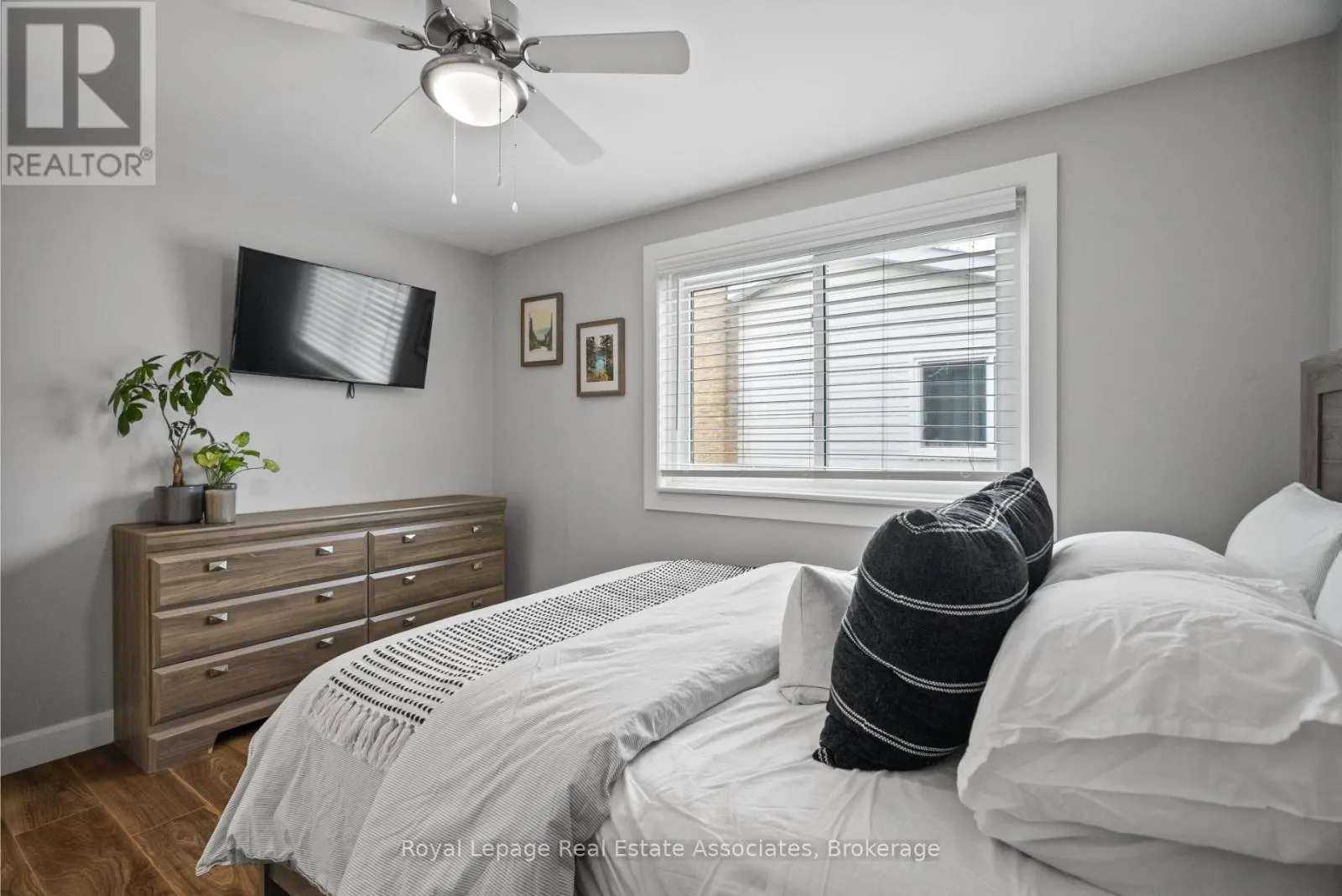 86 QUEENSDALE CRESCENT