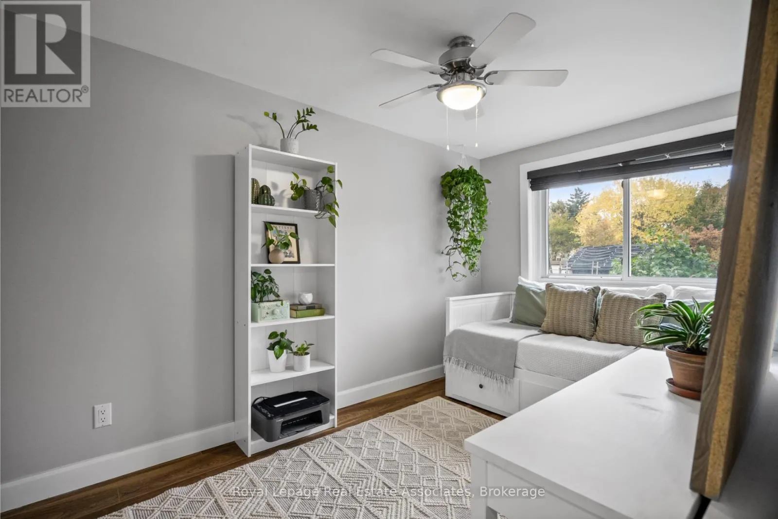 86 QUEENSDALE CRESCENT