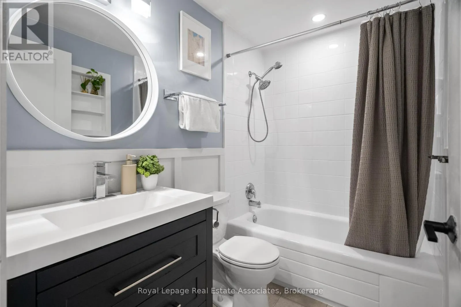 86 QUEENSDALE CRESCENT