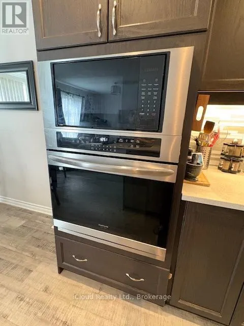 521 HONEYLOCUST AVENUE