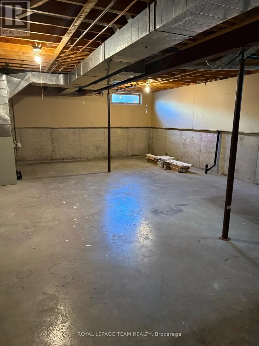 32 PEACOCK CRESCENT S