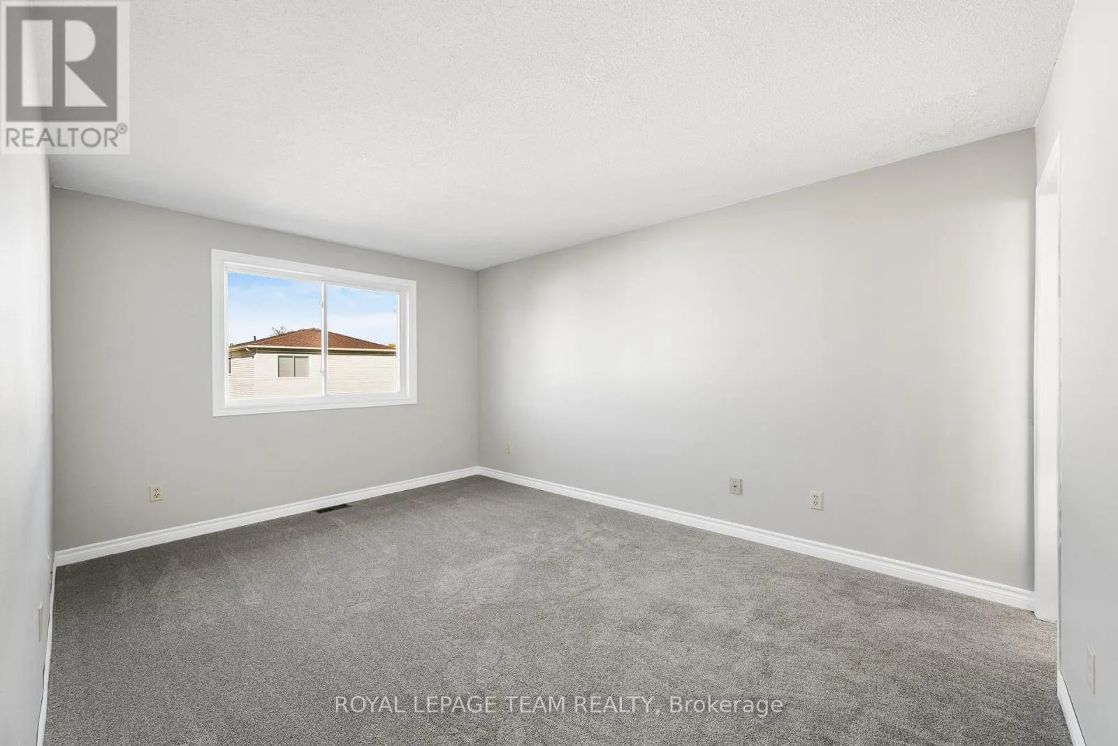 32 PEACOCK CRESCENT S