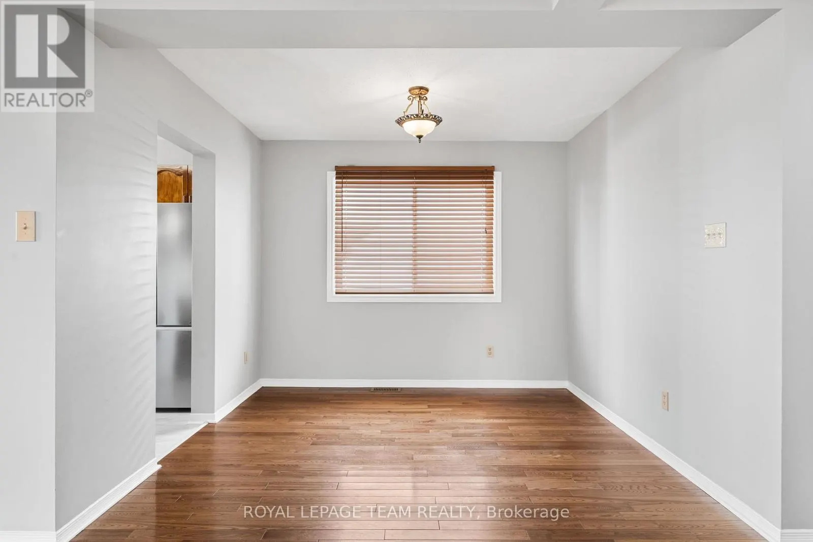 32 PEACOCK CRESCENT S