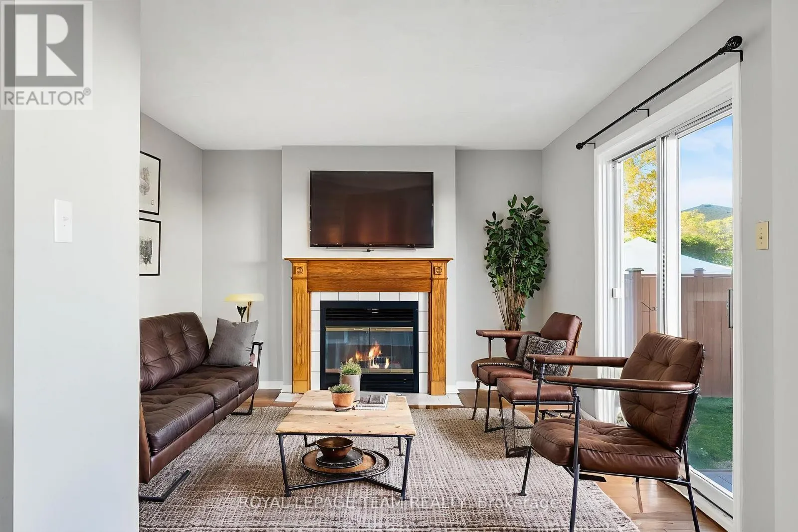 32 PEACOCK CRESCENT S