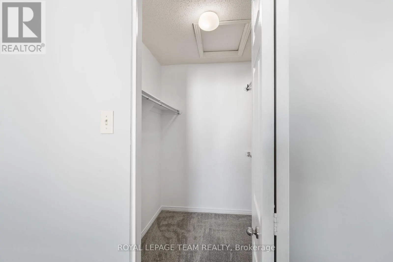 32 PEACOCK CRESCENT S