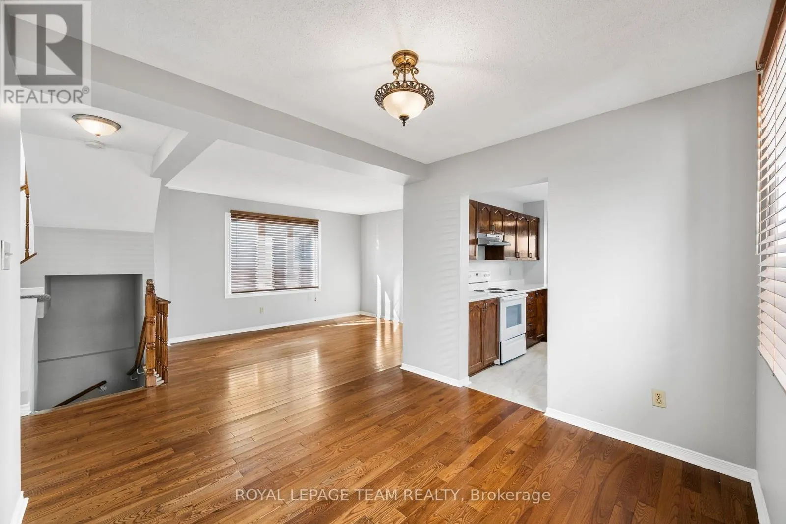 32 PEACOCK CRESCENT S