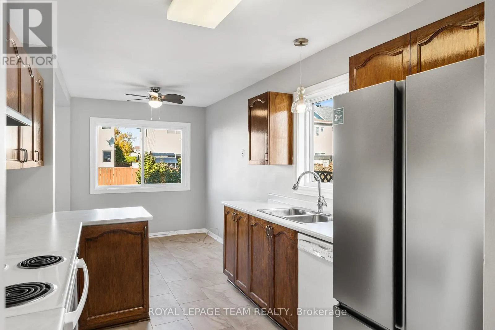 32 PEACOCK CRESCENT S