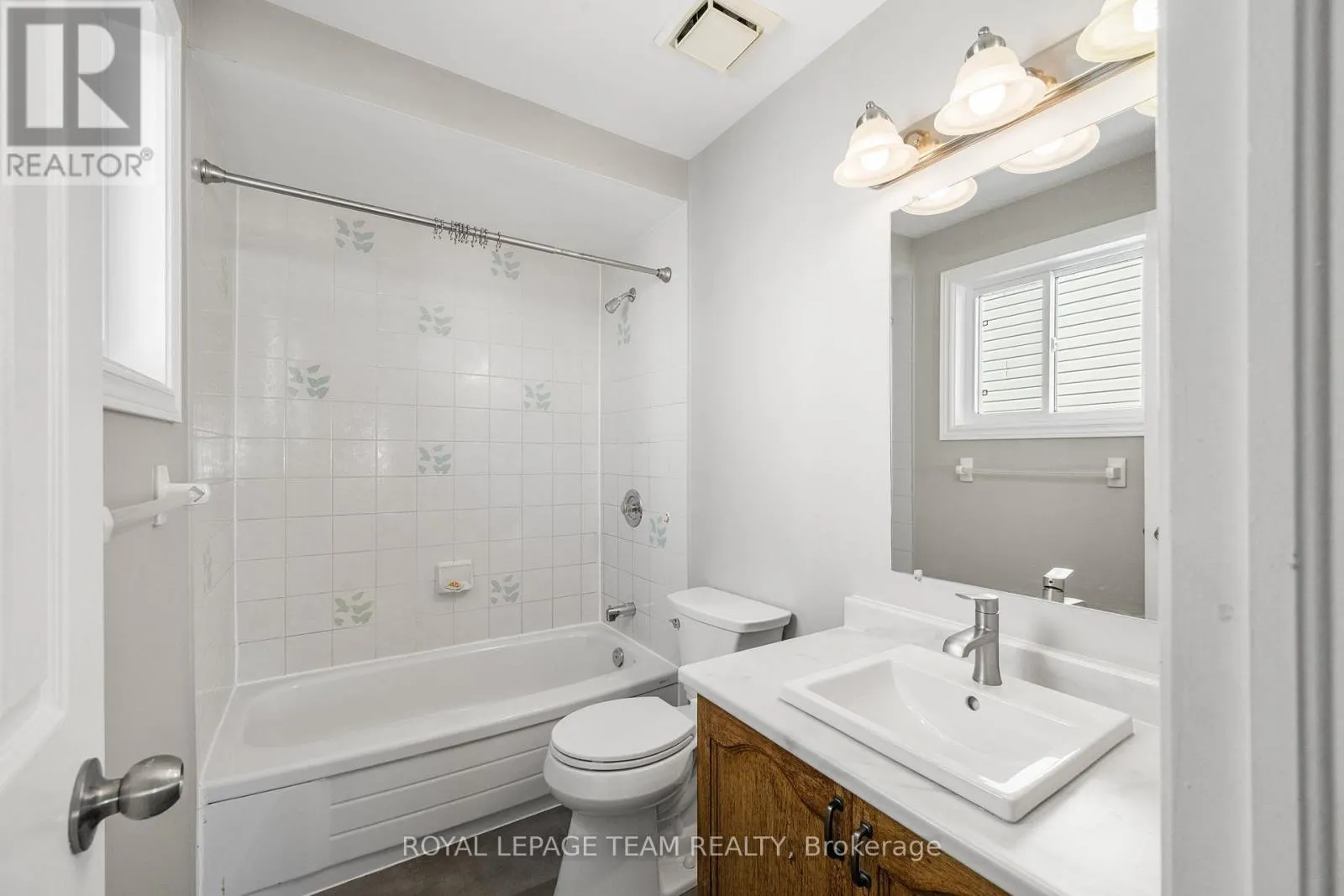 32 PEACOCK CRESCENT S