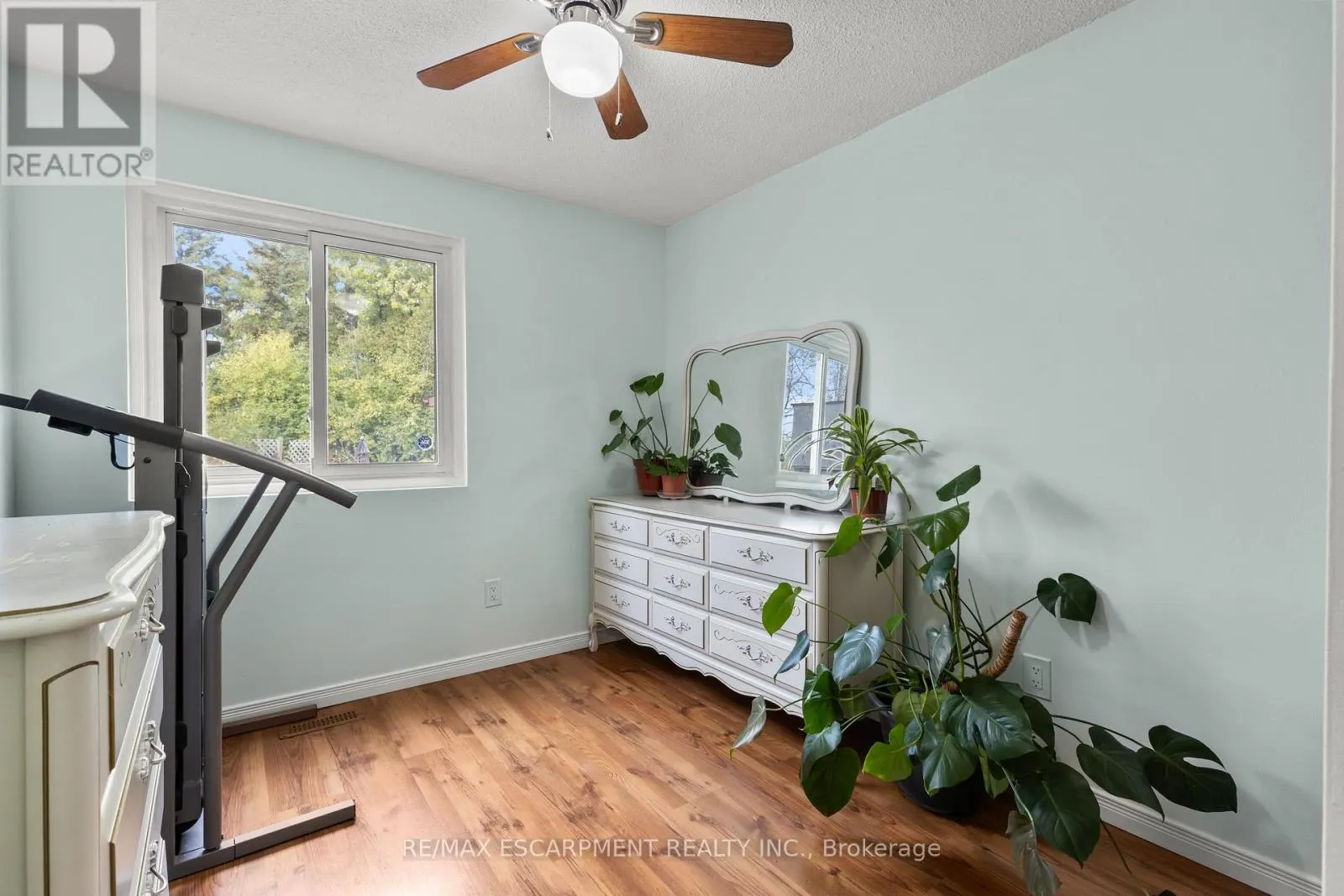 50 GLEDHILL CRESCENT