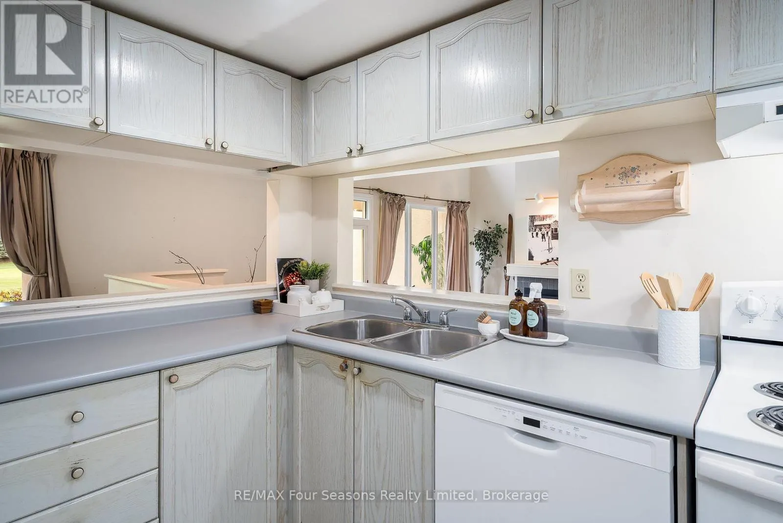 113 - 107 WINTERGREEN PLACE, #113