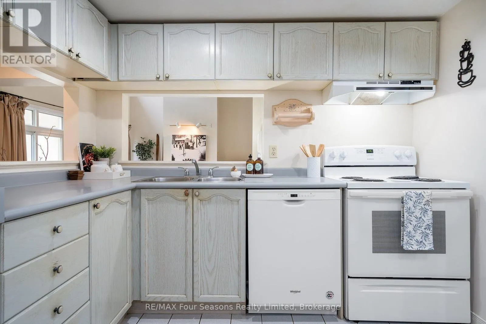 113 - 107 WINTERGREEN PLACE, #113