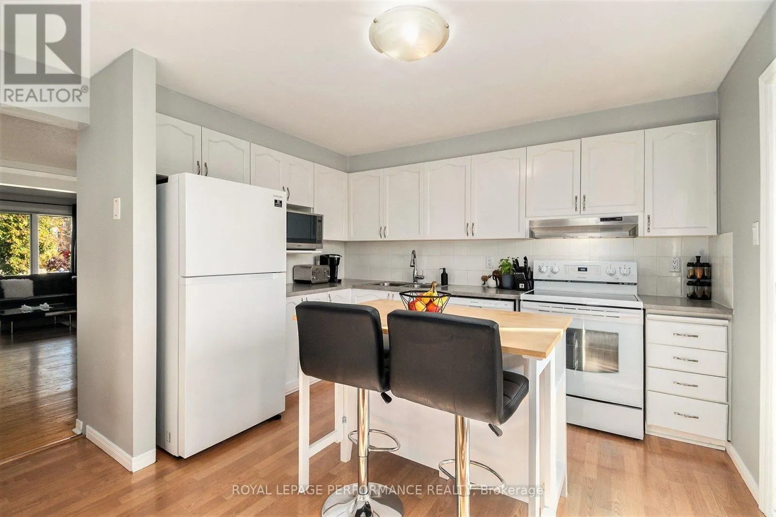 470 ROUGEMOUNT CRESCENT