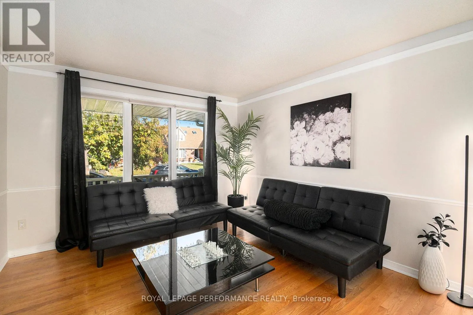 470 ROUGEMOUNT CRESCENT