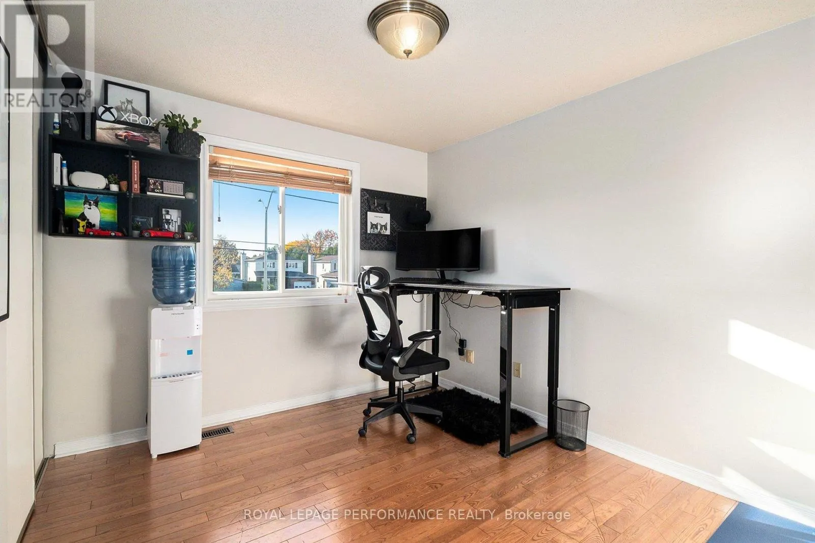 470 ROUGEMOUNT CRESCENT