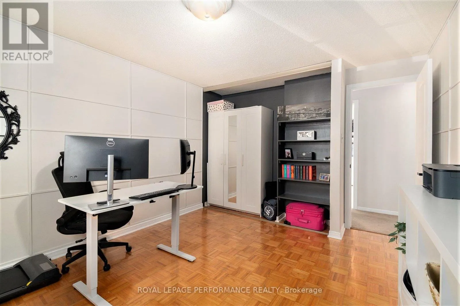 470 ROUGEMOUNT CRESCENT