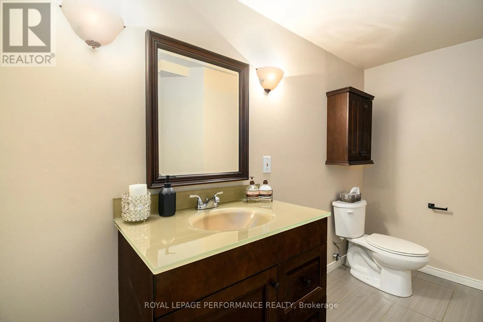 470 ROUGEMOUNT CRESCENT