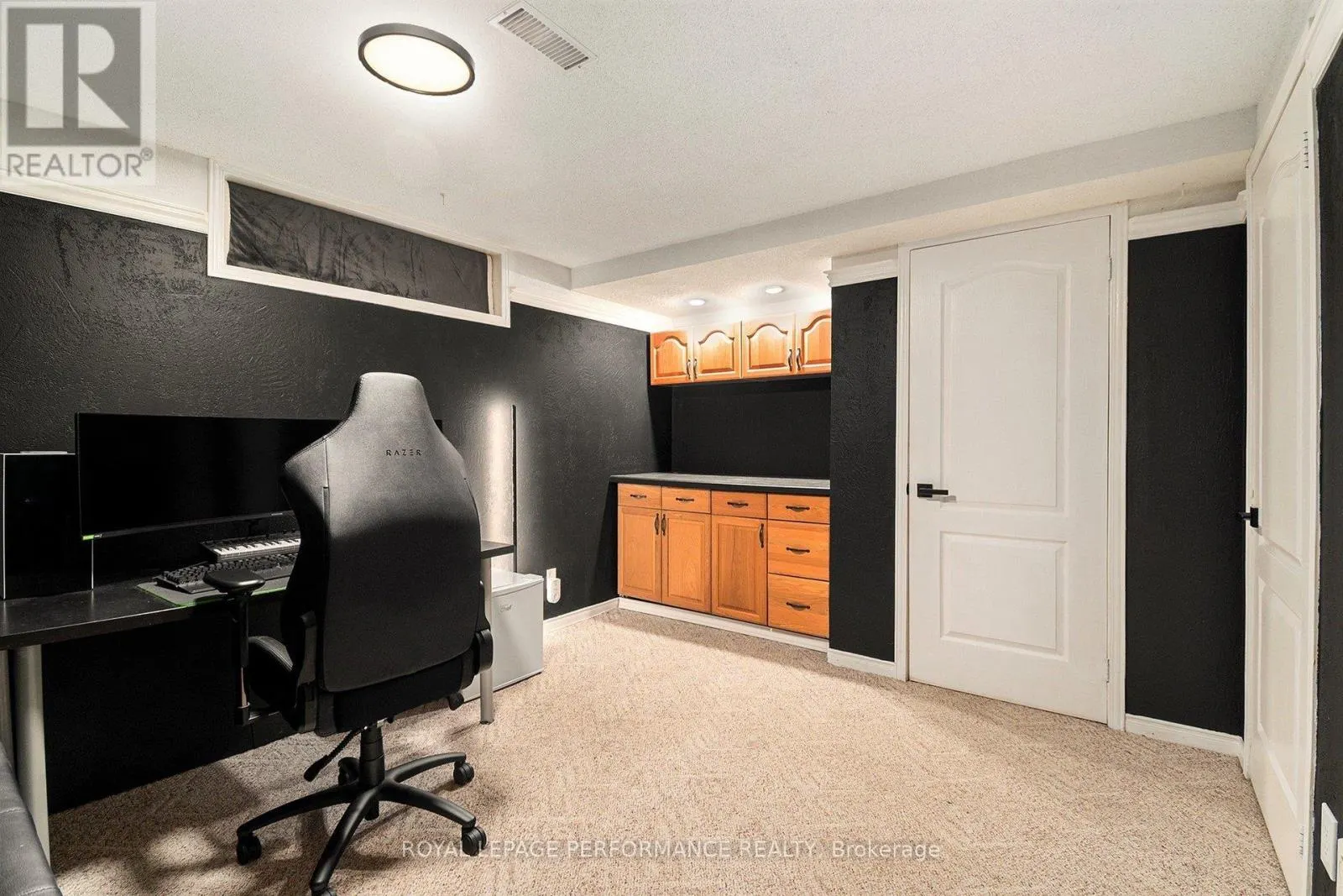 470 ROUGEMOUNT CRESCENT