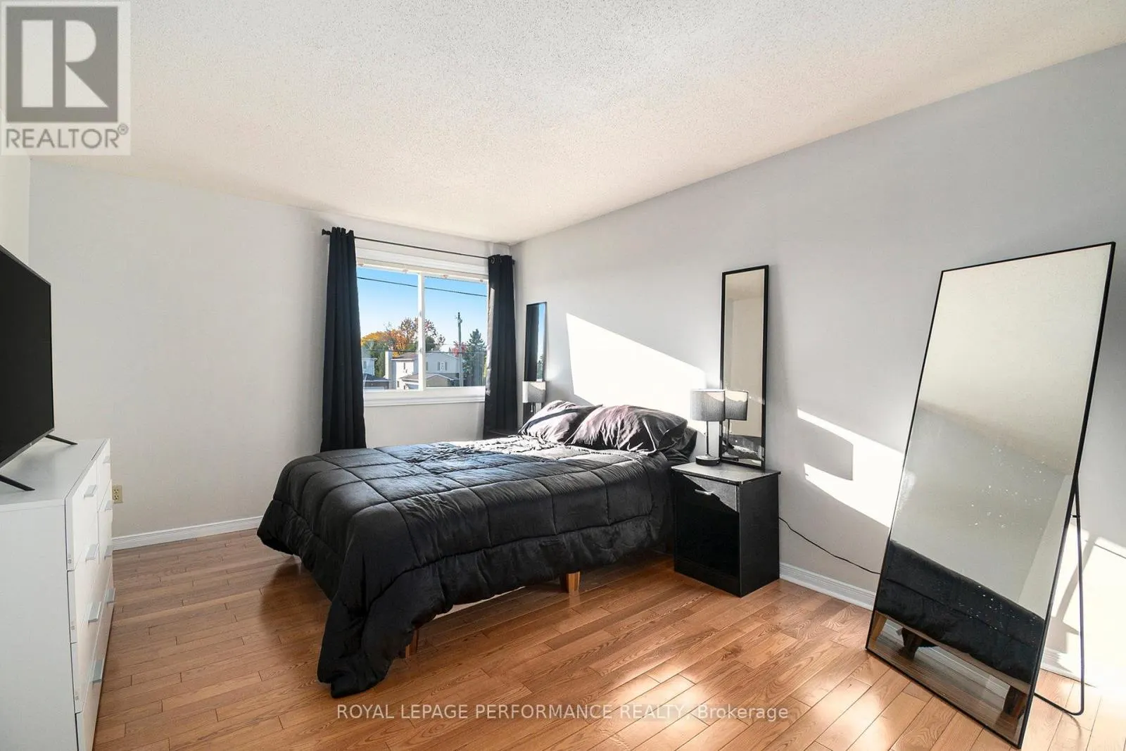 470 ROUGEMOUNT CRESCENT