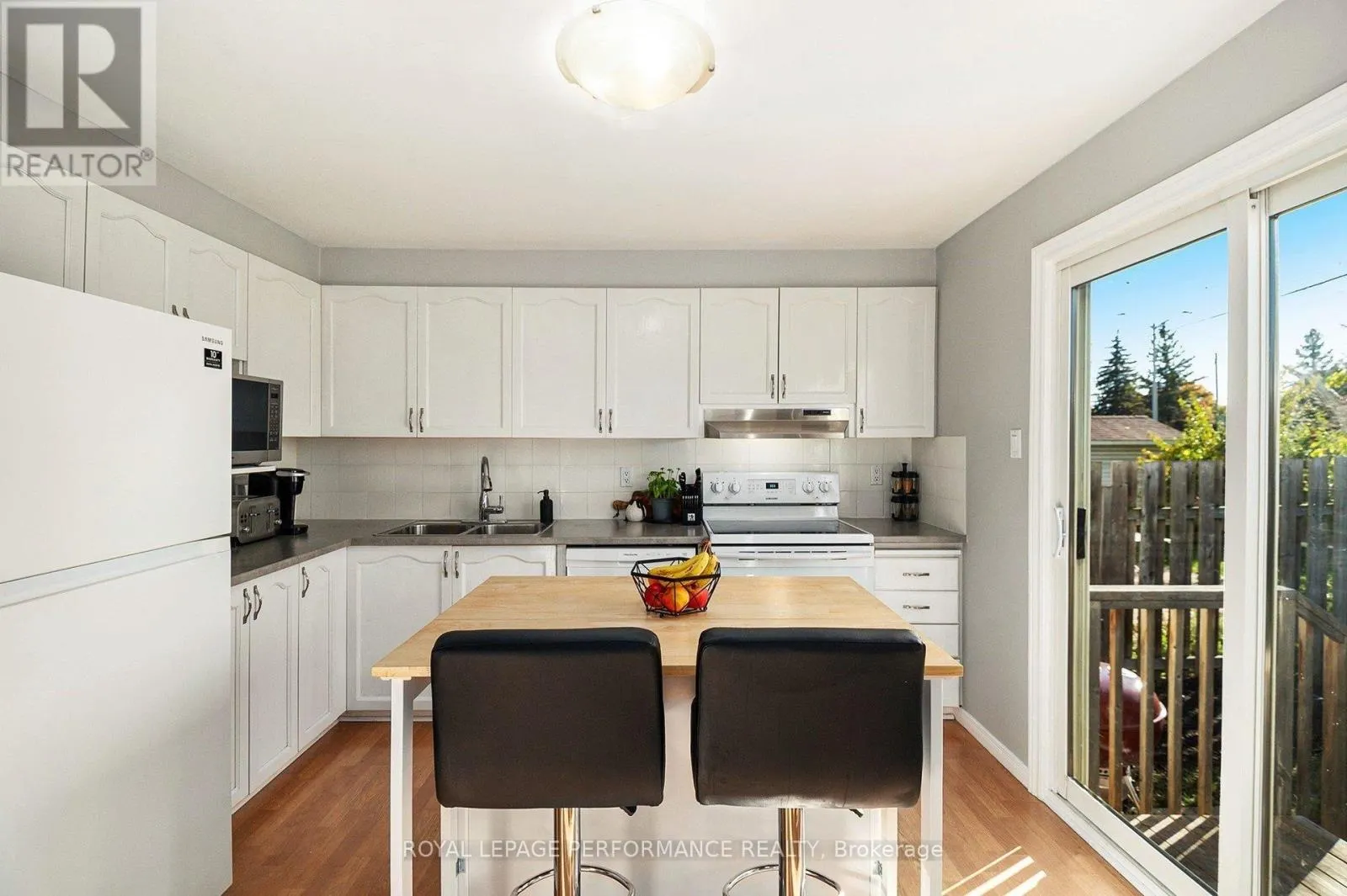 470 ROUGEMOUNT CRESCENT