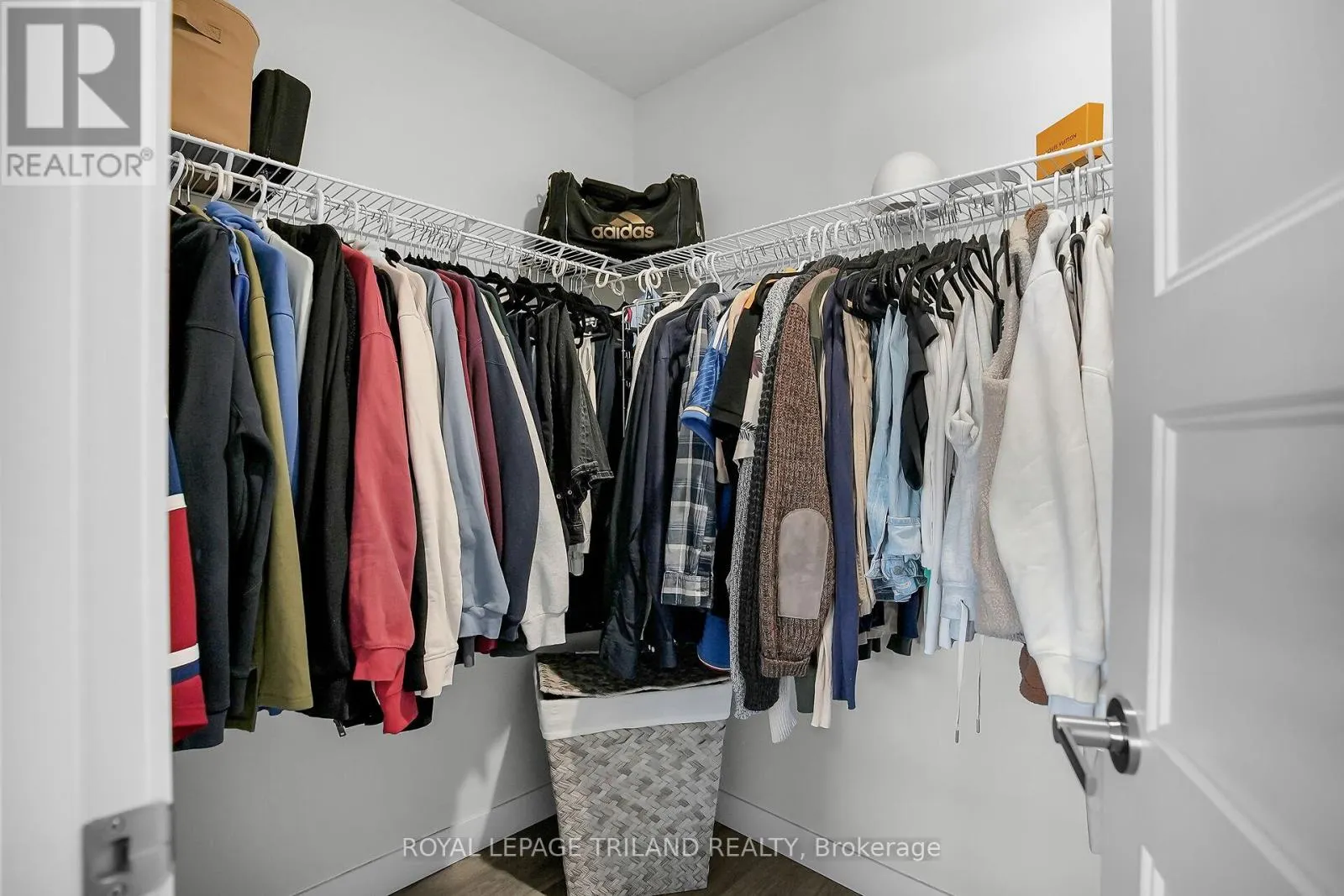 39 - 3380 SINGLETON AVENUE, #39