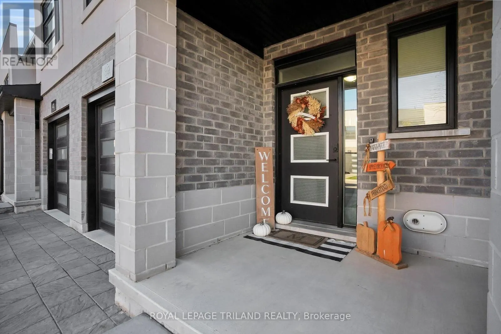 39 - 3380 SINGLETON AVENUE, #39