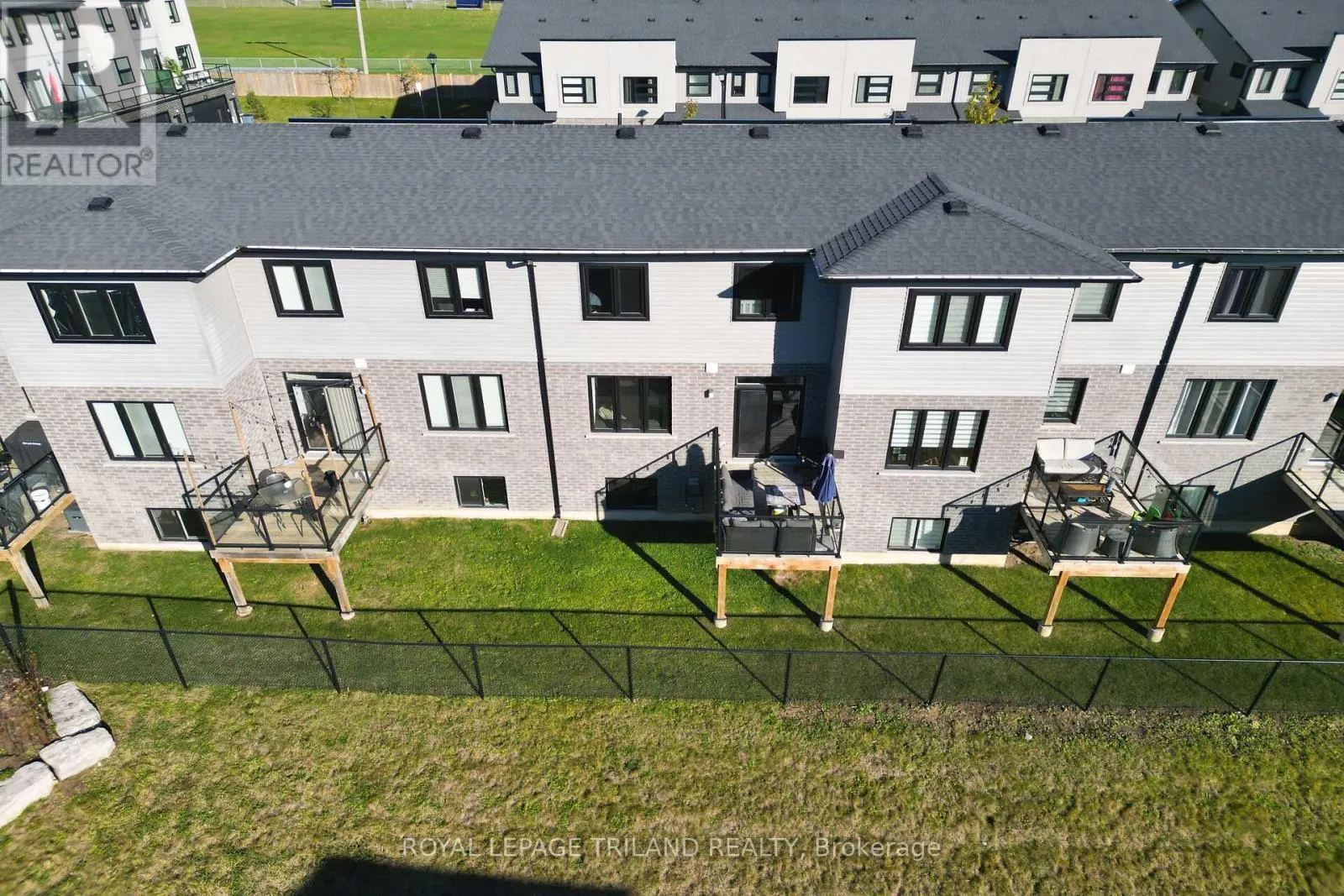 39 - 3380 SINGLETON AVENUE, #39