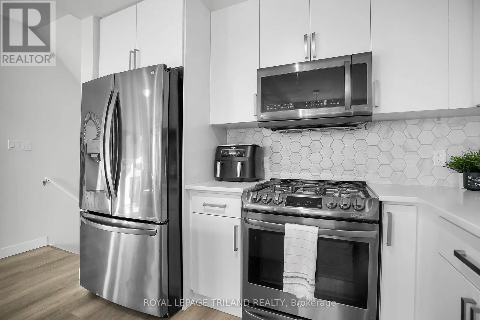 39 - 3380 SINGLETON AVENUE, #39