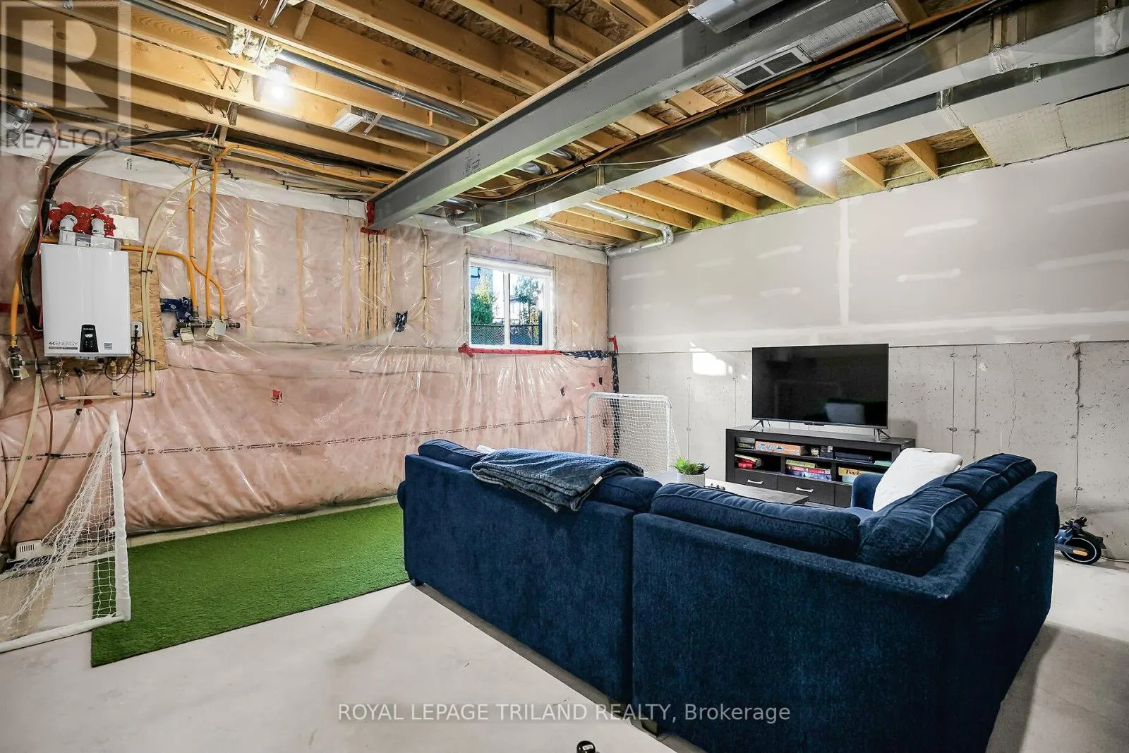 39 - 3380 SINGLETON AVENUE, #39