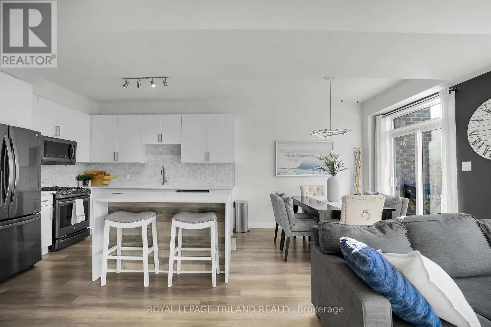 39 - 3380 SINGLETON AVENUE, #39