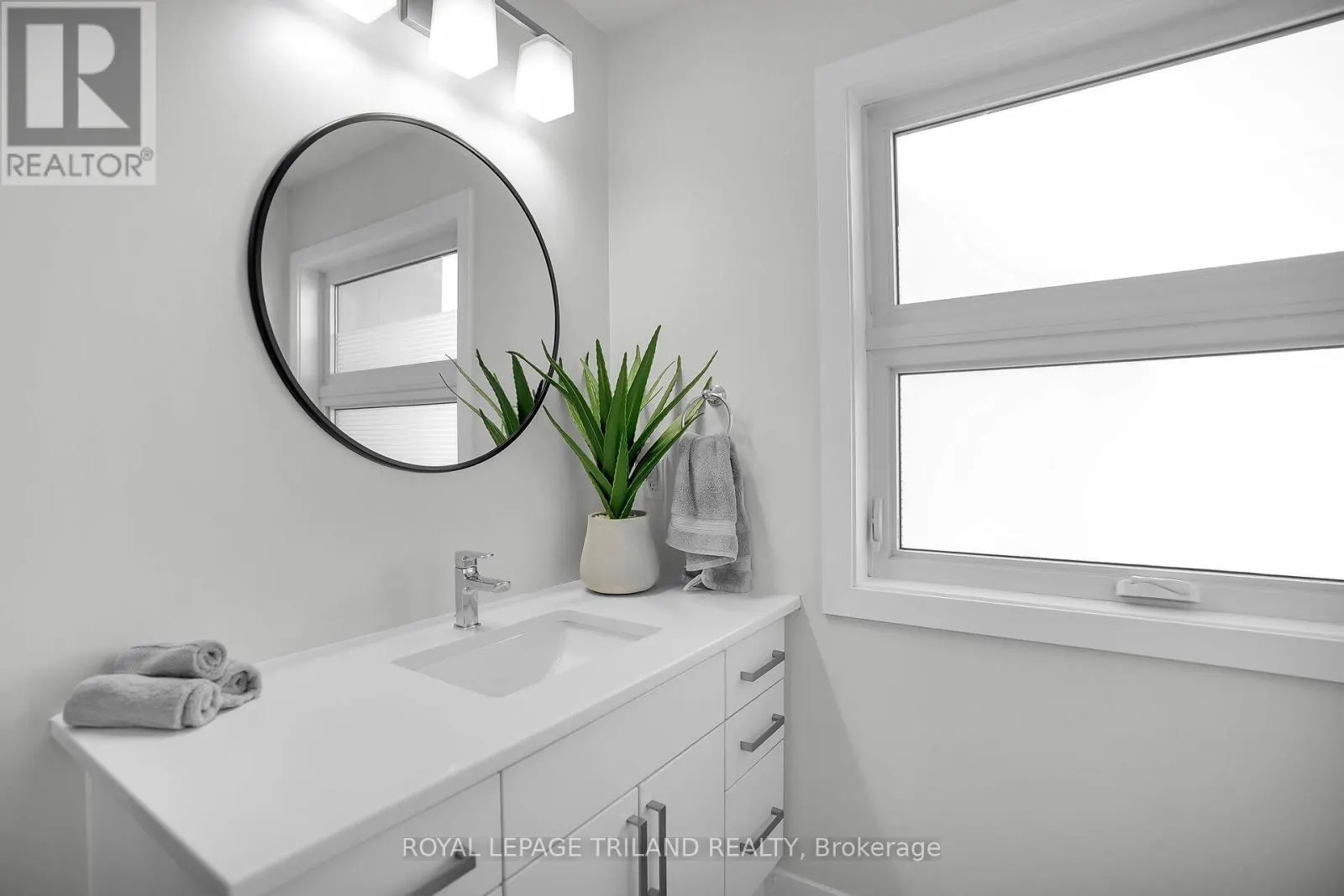 39 - 3380 SINGLETON AVENUE, #39