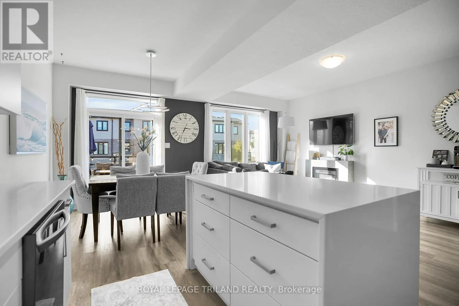 39 - 3380 SINGLETON AVENUE, #39