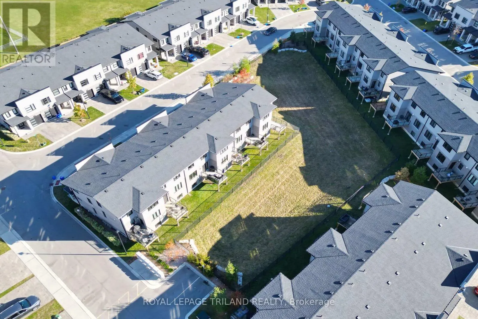 39 - 3380 SINGLETON AVENUE, #39