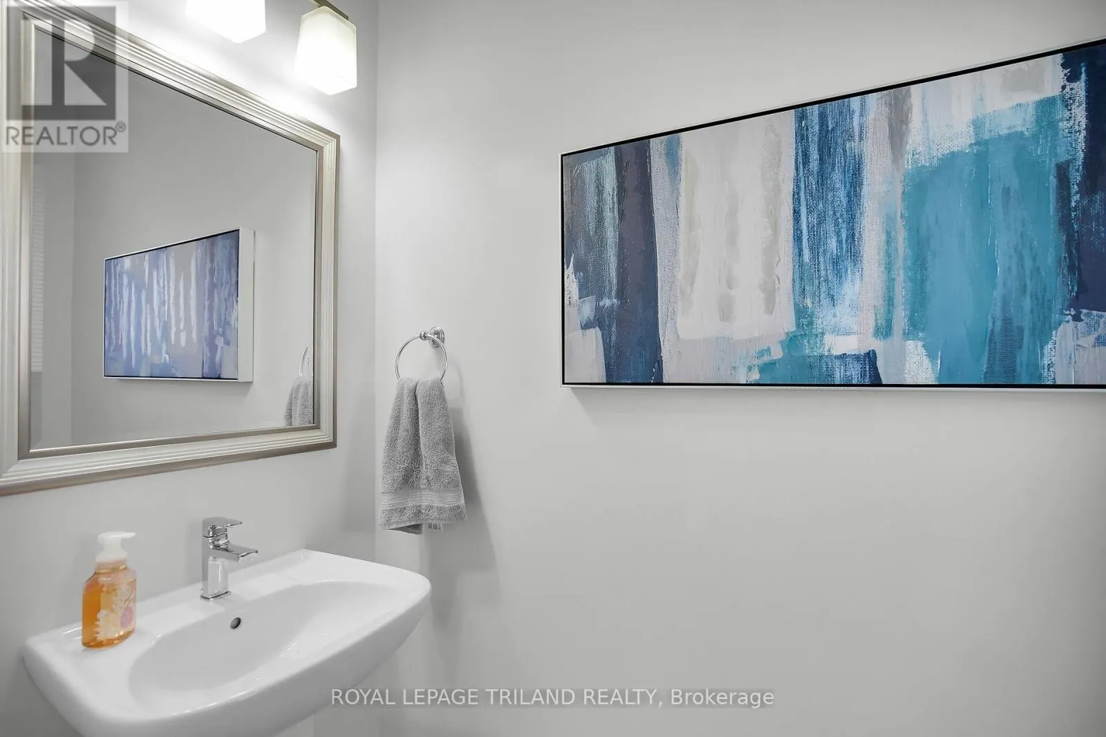 39 - 3380 SINGLETON AVENUE, #39