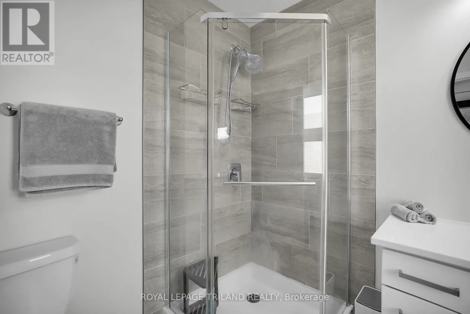 39 - 3380 SINGLETON AVENUE, #39