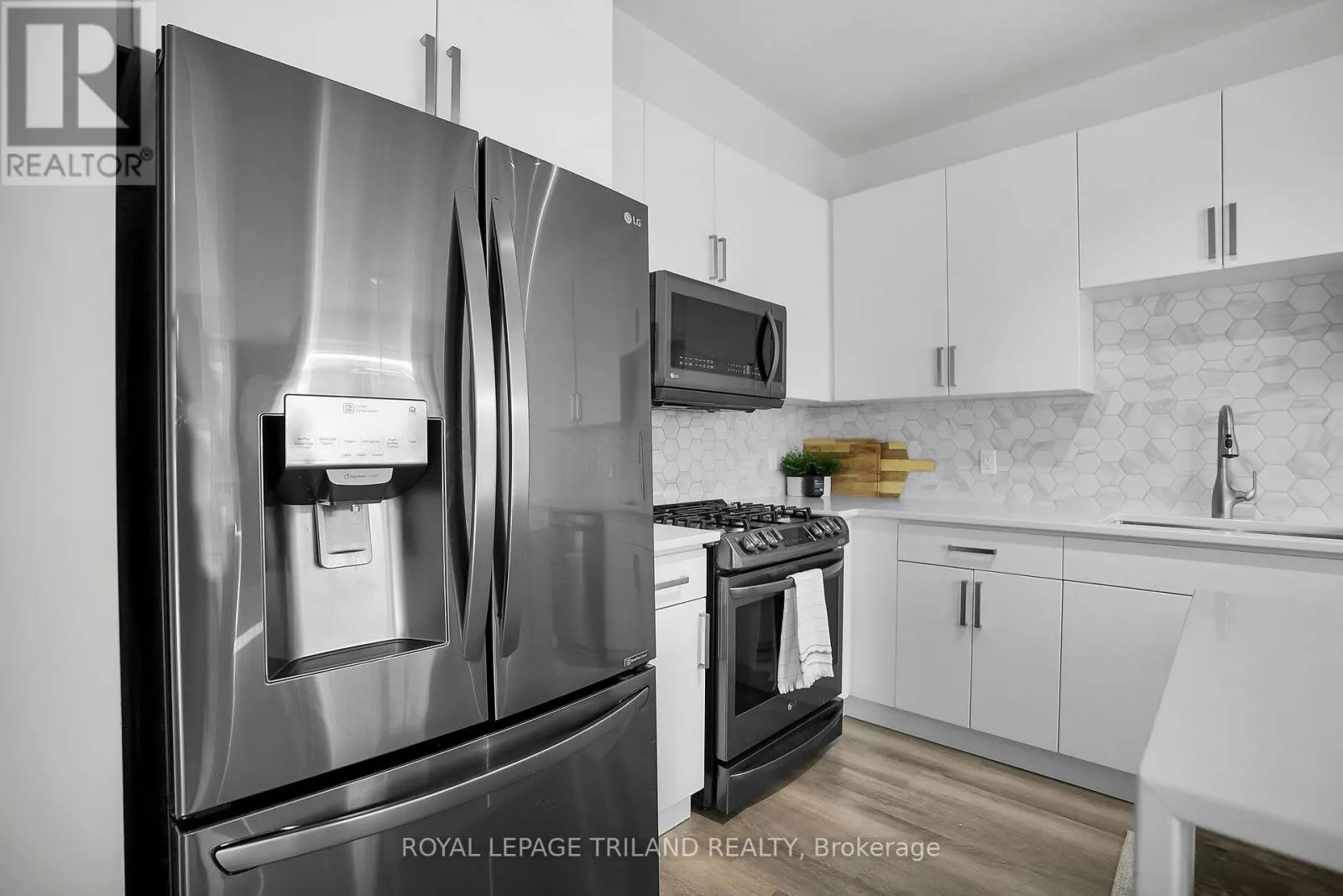 39 - 3380 SINGLETON AVENUE, #39