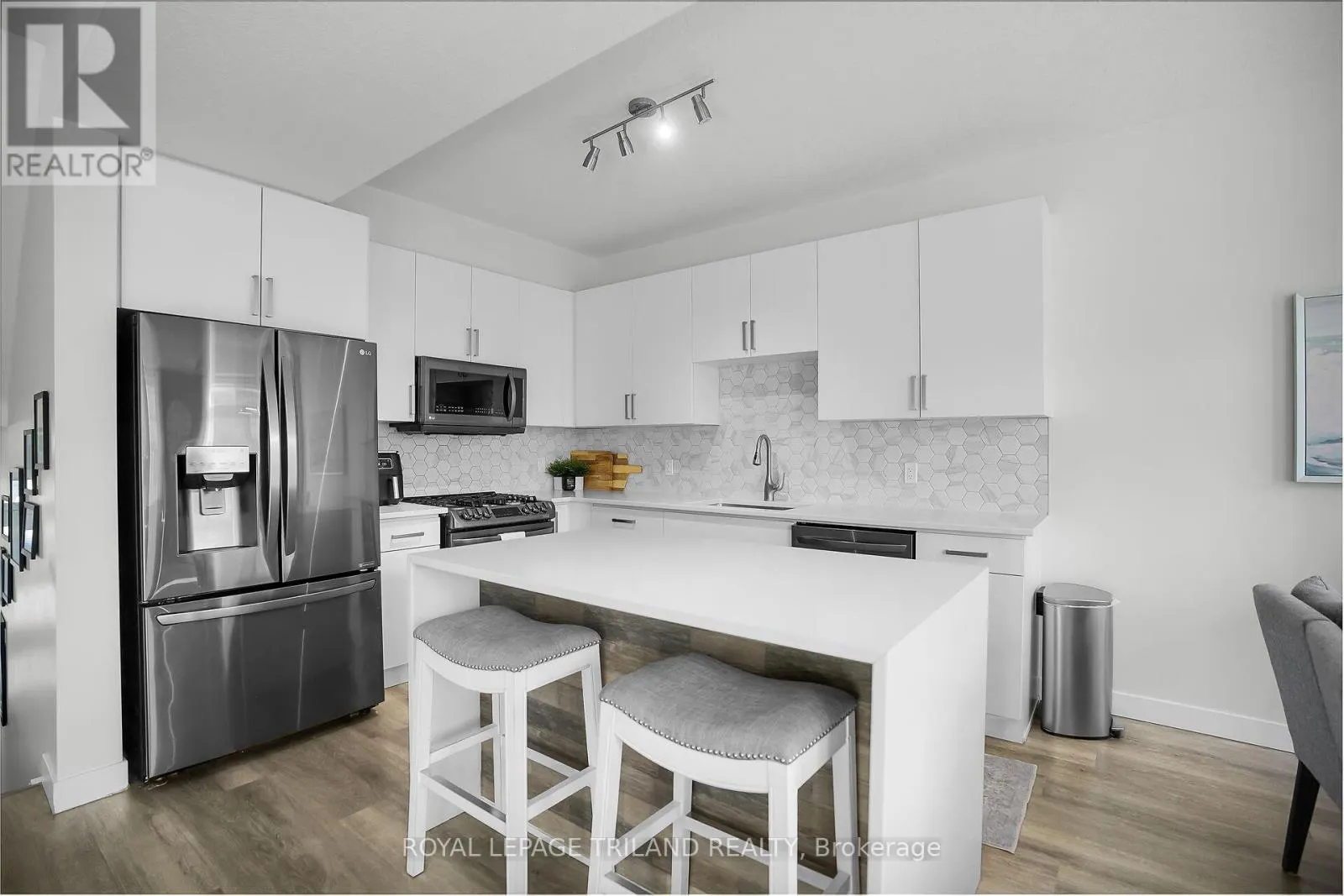 39 - 3380 SINGLETON AVENUE, #39