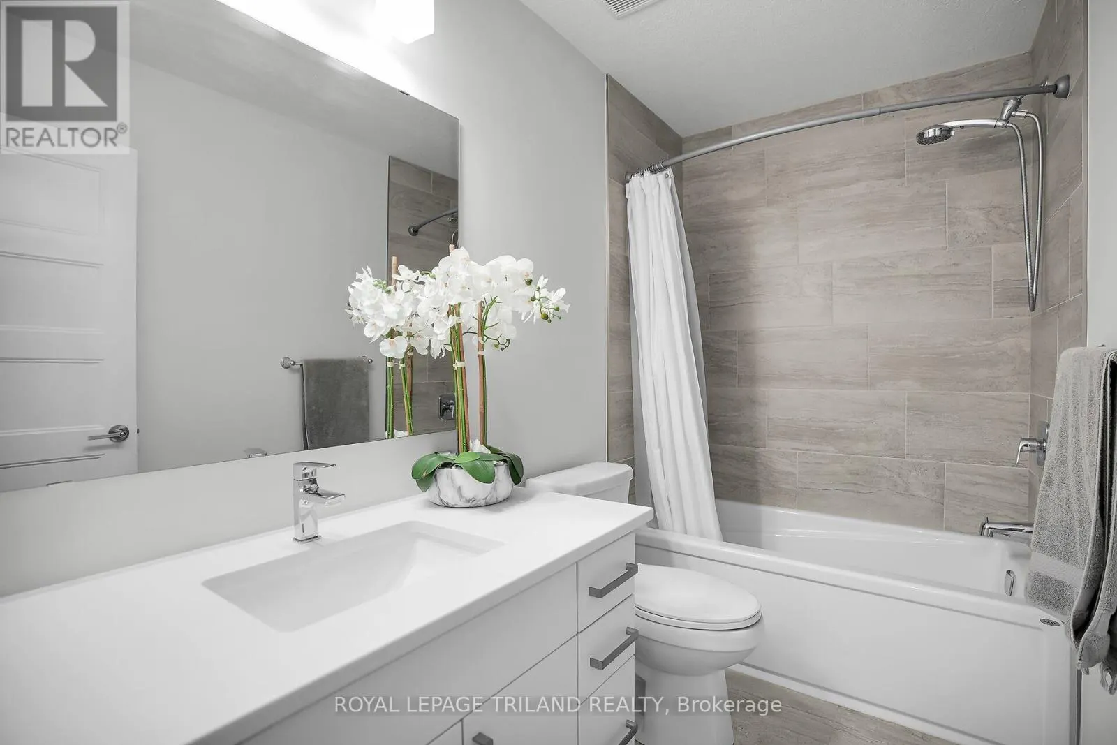 39 - 3380 SINGLETON AVENUE, #39